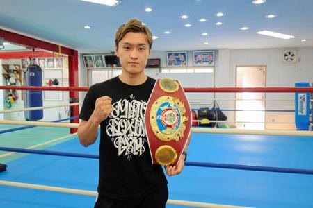 初防衛戦を発表した西田凌佑＝六島ジム