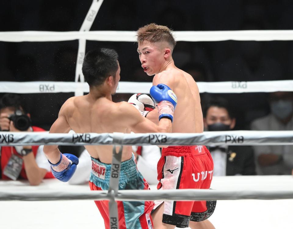 　８回　ＴＫＯでアラン・ディパエンに勝利した井上尚弥＝東京・両国国技館（撮影・堀内翔）