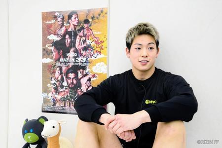 デビュー戦に向けて練習を公開した三浦孝太（ＲＩＺＩＮ提供）