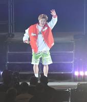 　会場を後にする那須川天心（撮影・金田祐二）