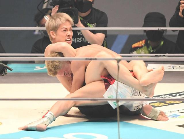 カズ次男・孝太デビュー星「格闘技界のキングに」「お父さんとお母さん、来てくれてありがとう」