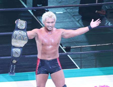 　ベルトを死守した中嶋勝彦＝日本武道館