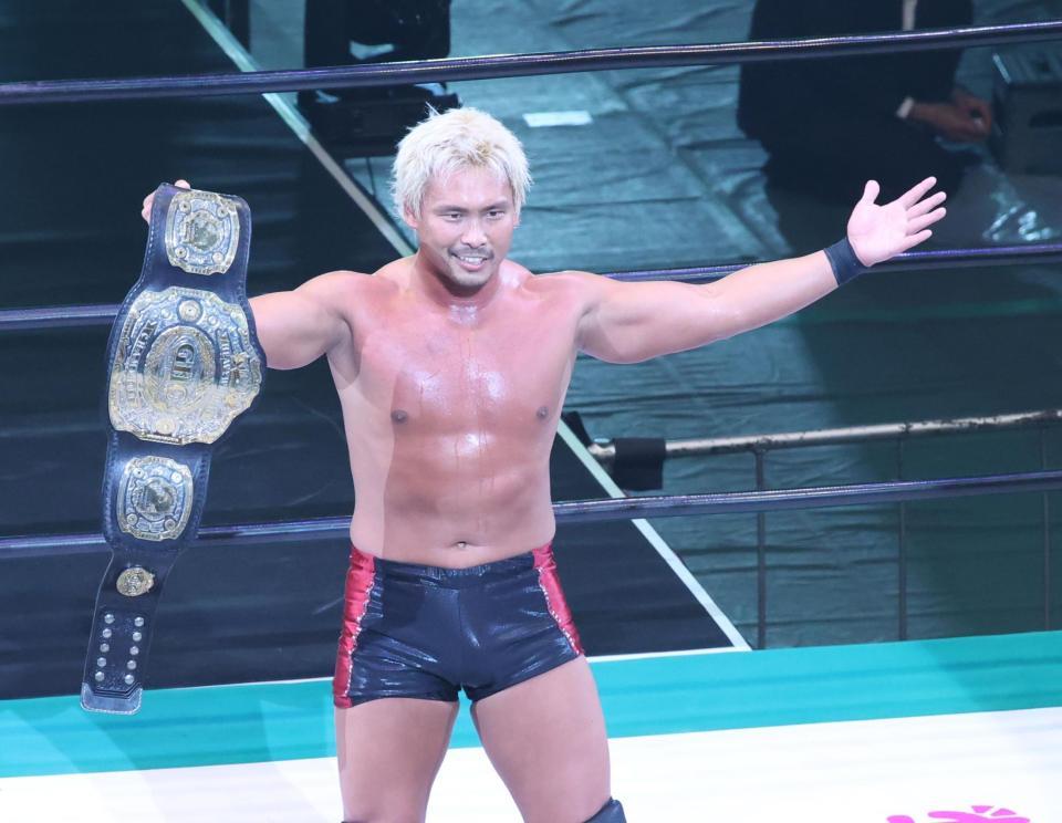 　ベルトを死守した中嶋勝彦＝日本武道館