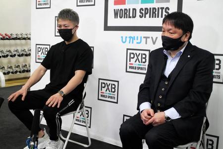 　ＭＶＰとＫＯ賞を受賞した井上尚弥（左）と大橋会長