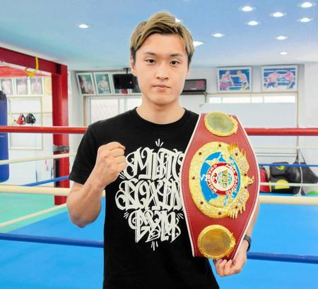 　新鋭賞を受賞したＷＢＯ・ＡＰバンタム級王者の西田凌佑