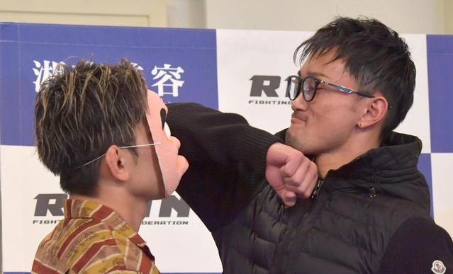 「ひょっとこ」お面の皇治、会見中はつけたまま　梅野にはキャッチャーマスク贈る