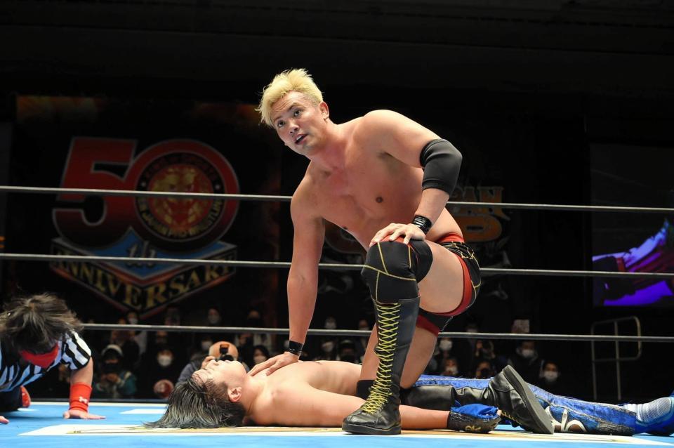 新日本プロレス　マネくま　オカダ・カズチカ　2体セット オカダ・カズチカ「マネくま」（ぬいぐるみ） [新日本プロレス