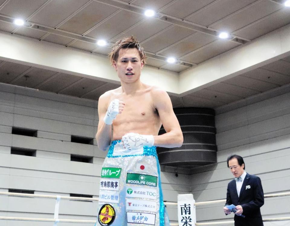 　再起戦で８回ＴＫＯ勝ちした石田匠