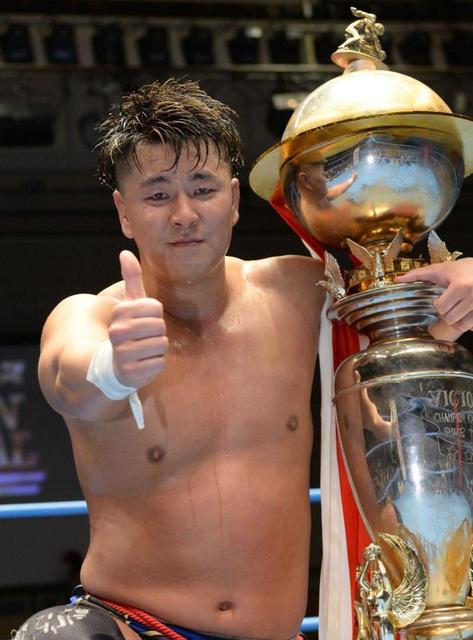 青柳優馬が最年少V ジャンボ鶴田超え 新技でジェイク・リーとの激闘に