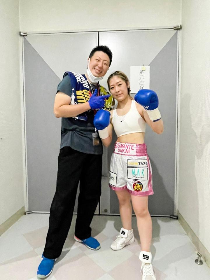 接戦を制した吉川梨優那（右）と野上真司オーナー
