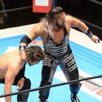 新日本G1・自伝発売日のKENTA、同門EVILに苦杯“文字通り