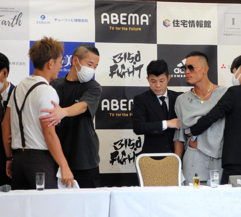 皇治が対戦相手ヒロキングを挑発 あわや乱闘！亀田興毅ファウンダーが制止/ファイト/デイリースポーツ online