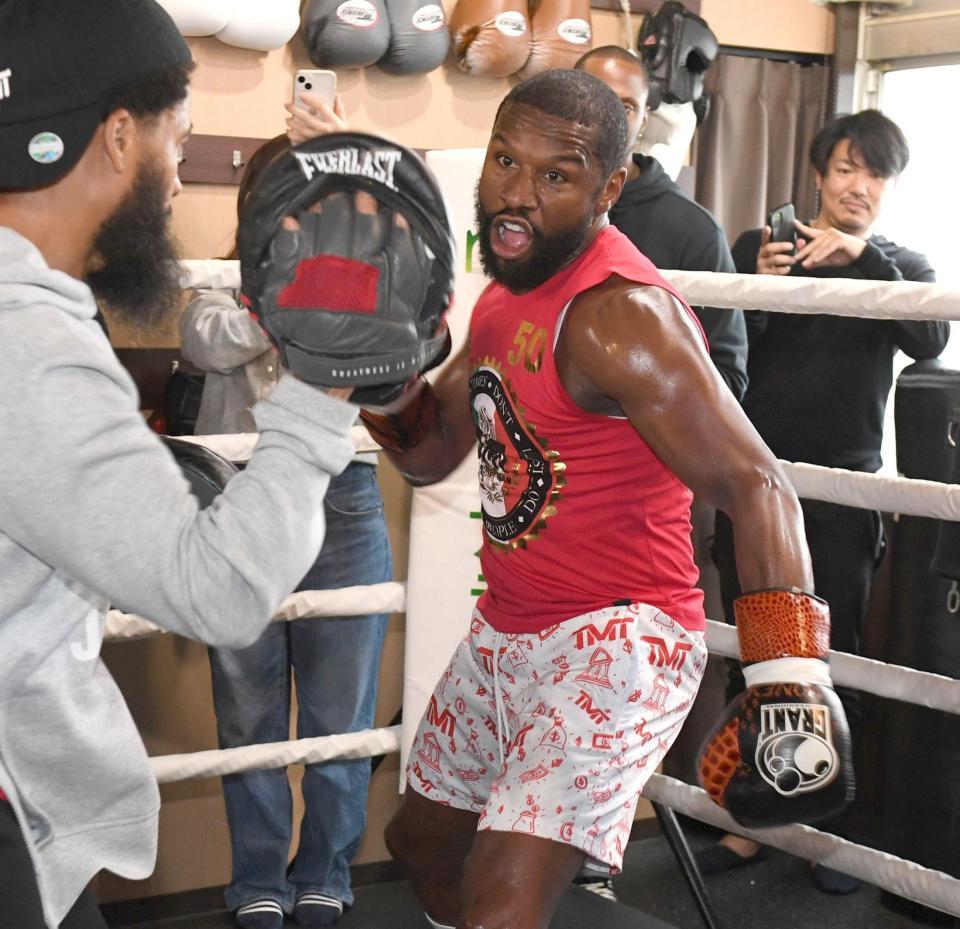 メイウェザー見せた「次元が違う」実力！公開練習は1時間遅刻も