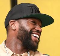 　会見で笑顔を見せるフロイド・メイウェザー（撮影・佐藤厚）