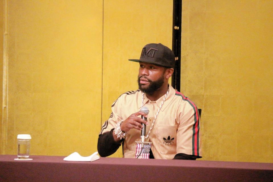 　会見に出席したメイウェザー