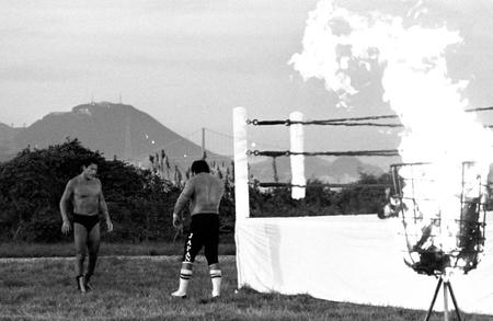 　巌流島でマサ斎藤と対決したアントニオ猪木＝１９８７年１０月４日