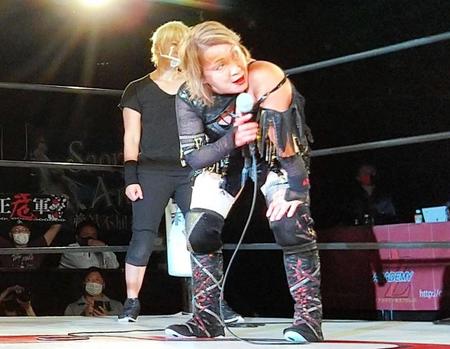 　ＡＫＩＮＯから直接フォールを奪って王座挑戦を要求する尾崎魔弓