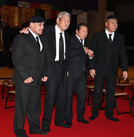 　アントニオ猪木さんの四十九日法要に参列した（左から）藤田和之、坂口征二、藤波辰爾、小川直也（撮影・高石航平）