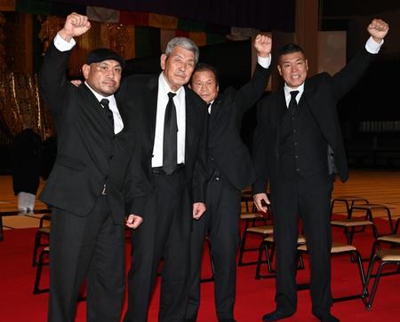 　アントニオ猪木さんの四十九日法要に参列した（左から）藤田和之、坂口征二、藤波辰爾、小川直也（撮影・高石航平）