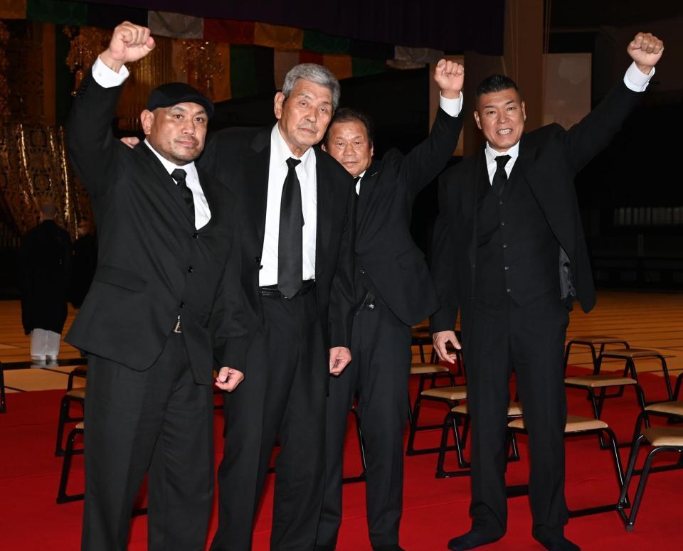 　アントニオ猪木さんの四十九日法要に参列した（左から）藤田和之、坂口征二、藤波辰爾、小川直也（撮影・高石航平）
