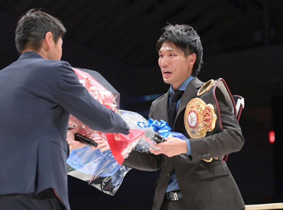 元世界王者の久保隼が引退式、長谷川穂積氏らがねぎらい、元WBA世界スーパーバンタム級王者/ファイト/デイリースポーツ online