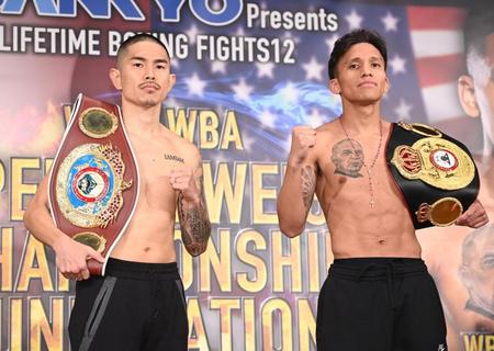 　前日計量をパスした井岡一翔（左）とジョシュア・フランコ（撮影・高石航平）