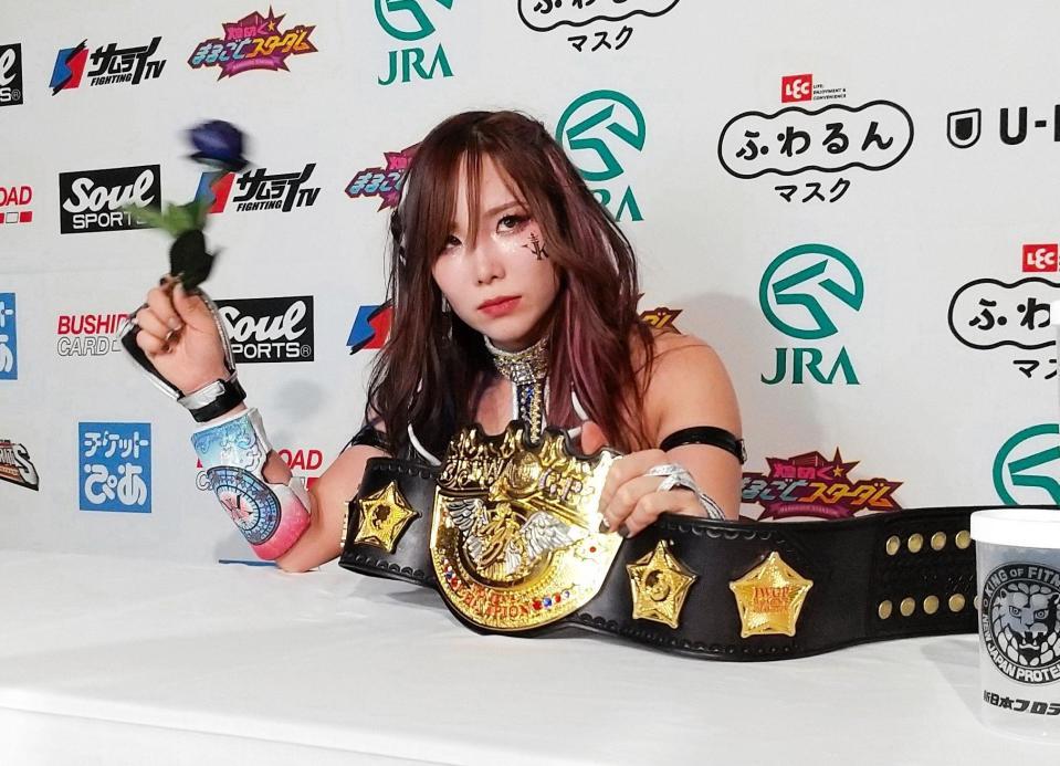 　青いバラを手に林下詩美との決着戦を口にしたＫＡＩＲＩ