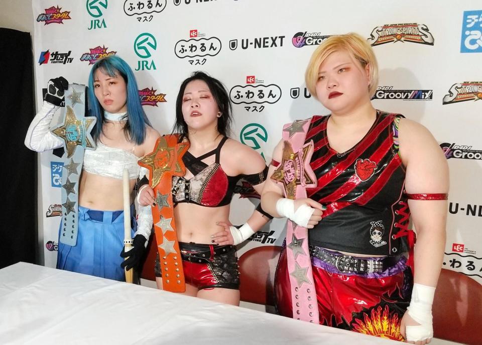 　アーティスト王座を奪取した（左から）世羅りさ、鈴季すず。柊くるみのプロミネンス・トリオ