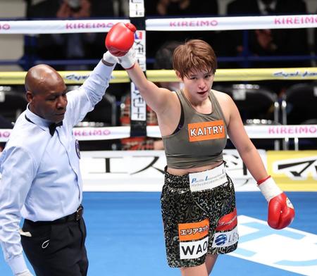 　ワーサナー・カムディーにＴＫＯ勝ちした伊藤沙月（撮影・西岡正）