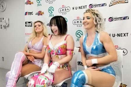 ザイヤ（右）とマライア（左）を率いてＶ発進した白川未奈