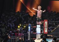 王座を奪還したオカダ・カズチカ（撮影・金田祐二）