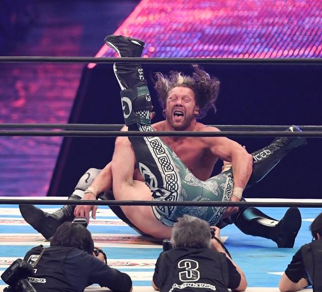 ４年ぶり新日参戦ケニー・オメガがＵＳヘビー奪還「俺以外はサーカスの動物」オスプレイ大流血