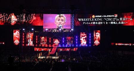 　アントニオ猪木さんにメーセッジを送るオカダ・カズチカ