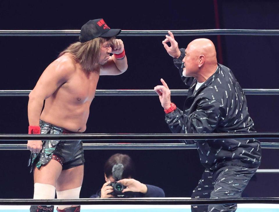 　引退試合に内藤哲也（左）を指名した武藤敬司