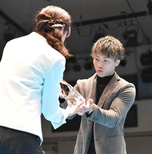 井上尚弥 トップランク社のMVP＆最高KO賞を受賞 「気持ちを新たに