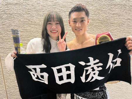 　３月１０日に結婚した西田と河野さん（西田提供）