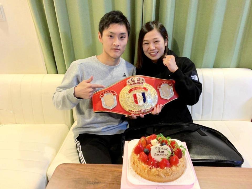 　３月１０日に結婚した西田と河野さん（西田提供）