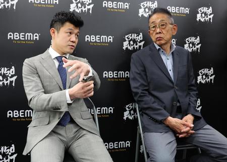 　急きょ中止となった重岡優大の世界戦に関して怒りの会見をする亀田興毅ファウンダー（左）とワタナベジムの渡辺均会長（撮影・吉澤敬太）