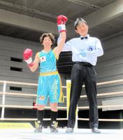 　引退セレモニーでスパーリングを行った池山