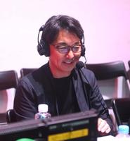 　実況を務める長坂哲夫アナウンサー（撮影・堀内翔）