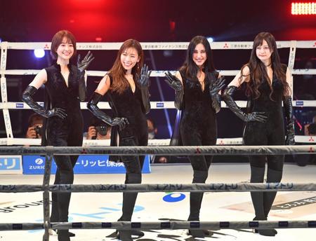 　リングに登場する３１５０ガールズ（撮影・西岡正）