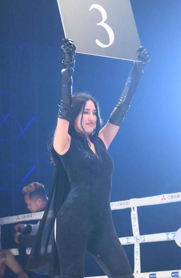 　ラウンドガールズを務める３１５０ガールズ　Ｖａｕｅｓｓａ（撮影・堀内翔）