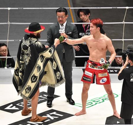 　７月に対戦が決まったフアン・アーチュレッタ（左）と朝倉海（撮影・佐々木彰尚）