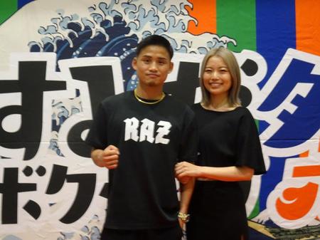 　インフルエンサーの亜希夫人のためにも勝利をと意気込む京口紘人（左）