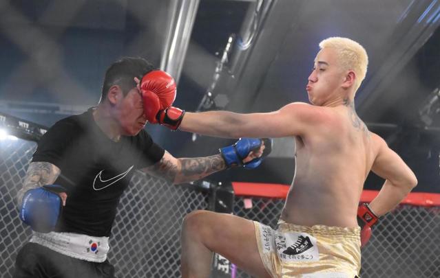 【写真】こめお　流血＆顔面変形の韓国選手と２ショット投稿