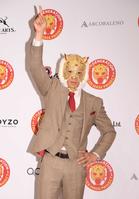 　ポーズを決める武尊（撮影・棚橋慶太）