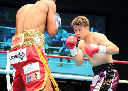 　日本選手最速のプロ３戦目で東洋太平洋王座を獲得した堤駿斗＝後楽園ホール