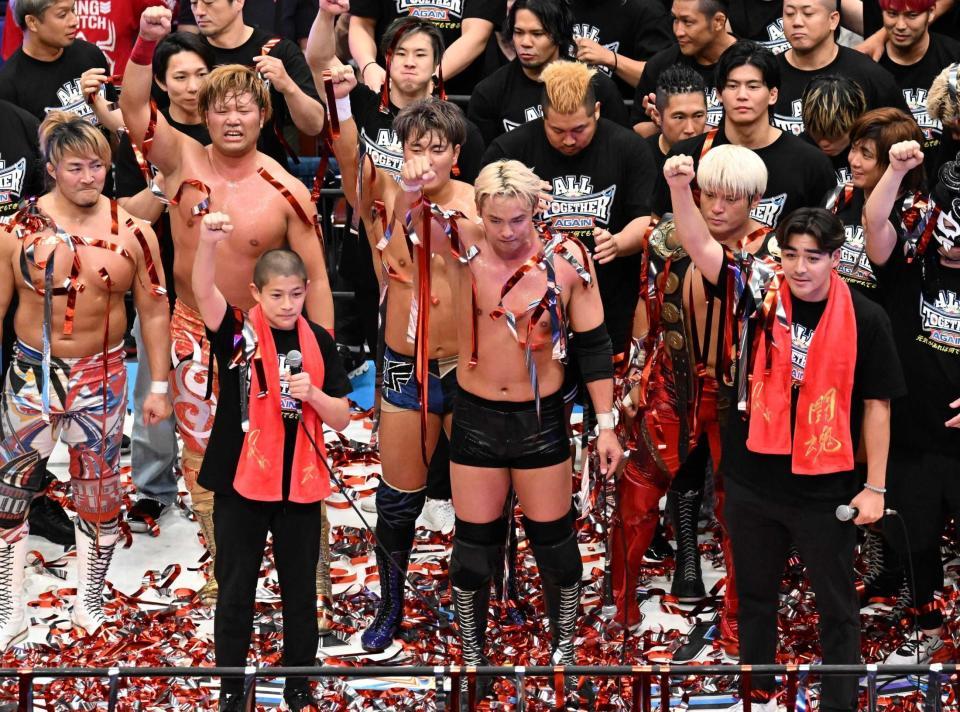 　ダァー！をするレスラーたち