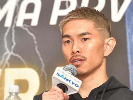 　現在の心境を語る井岡（撮影・西岡正）