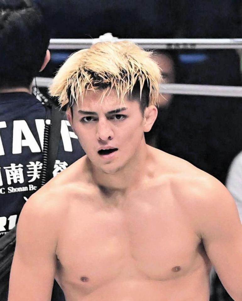 一本負けの鈴木千裕は膝から崩れ落ちて大号泣 クレベル・コイケに挑戦